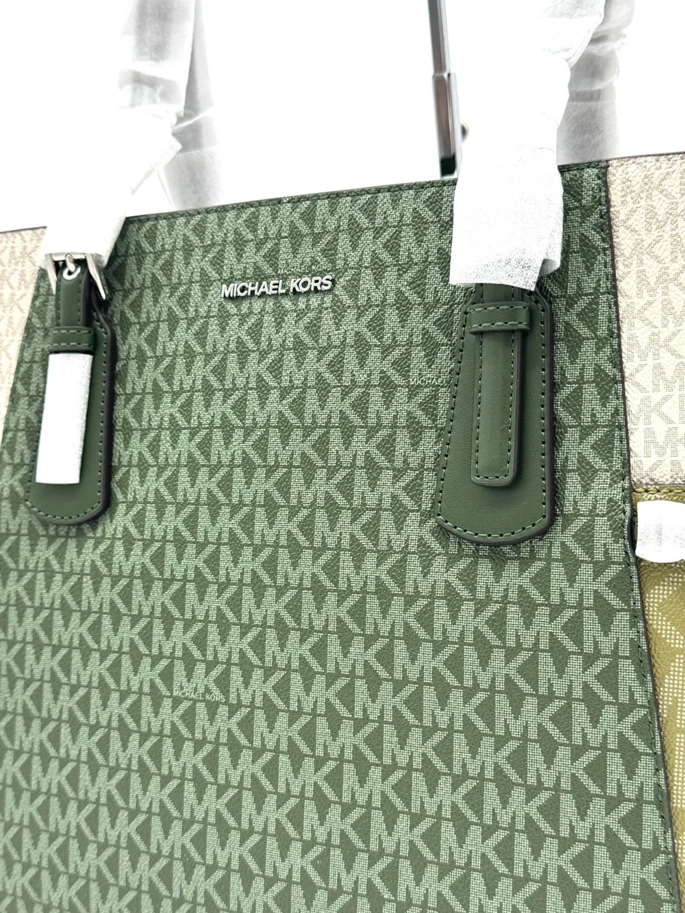 Michael Kors Voyager Large Color-Block Signature Logo Tote Bag - Amazon Green
